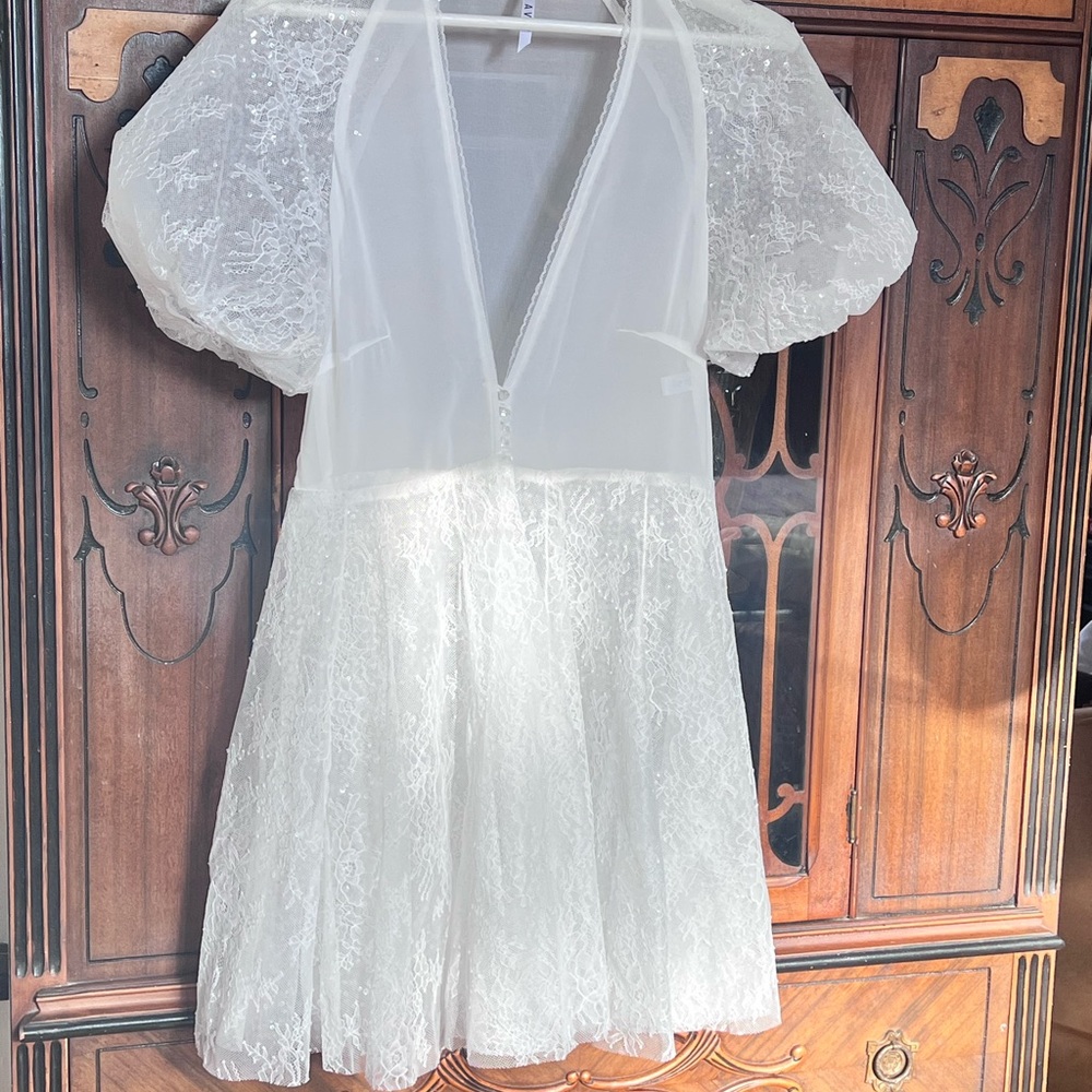Elegant White Lace Robe